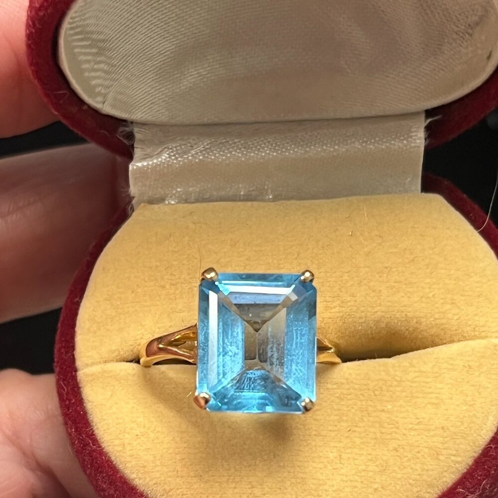 18k Yellow Gold Blue Topaz Emerald Cut Stone Fashion Ring